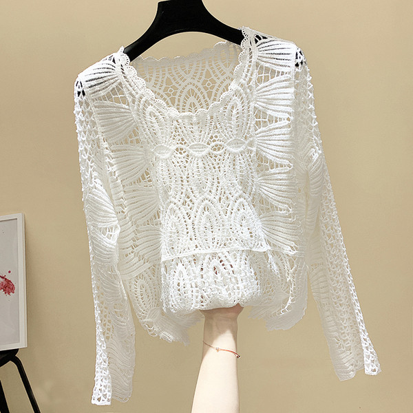 Γυναικεία μοντέρνα μπλούζα με μακριά μανίκια σε λευκό χρώμα