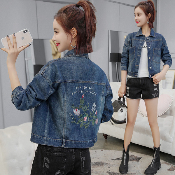 Modern női kabát kék rátéttel