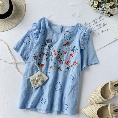 Μοντέρνα γυναικεία μπλούζα με κοντό μανίκι και λουλούδια σε διάφορα χρώματα