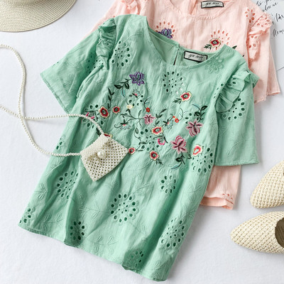 Μοντέρνα γυναικεία μπλούζα με κοντό μανίκι και λουλούδια σε διάφορα χρώματα