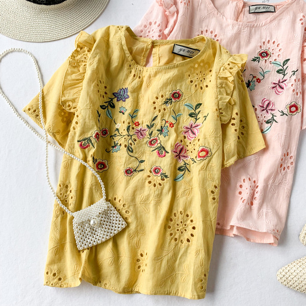 Μοντέρνα γυναικεία μπλούζα με κοντό μανίκι και λουλούδια σε διάφορα χρώματα