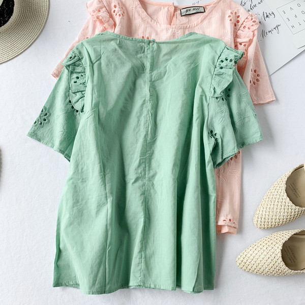 Μοντέρνα γυναικεία μπλούζα με κοντό μανίκι και λουλούδια σε διάφορα χρώματα