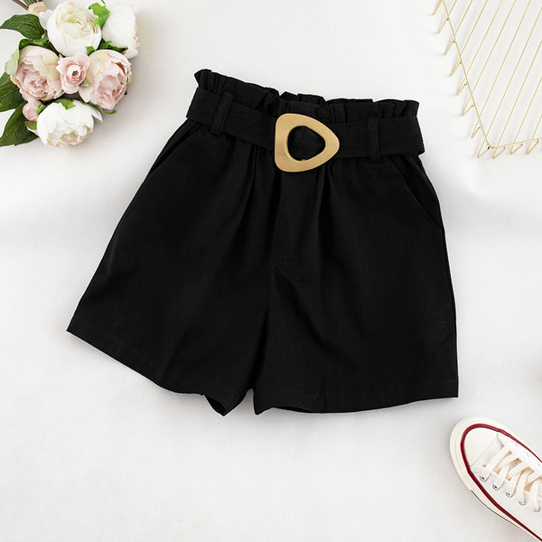 Дамски къси панталони с колан в черен,бял и бежов цвят 