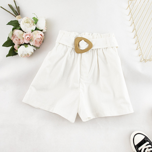 Дамски къси панталони с колан в черен,бял и бежов цвят 