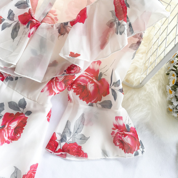 Καλοκαιρινό γυναικείο  φόρεμα σε λευκό με floral μοτίβα