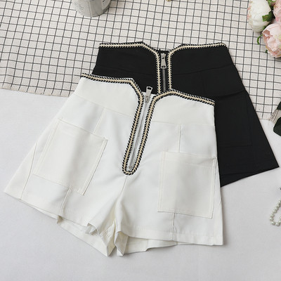 Нов модел къси дамски панталони с цип в черен и бял цвят 