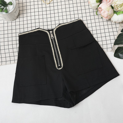 Нов модел къси дамски панталони с цип в черен и бял цвят 