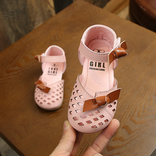 Öko bőrből készült modern gyerekszandál három színben - lányoknak