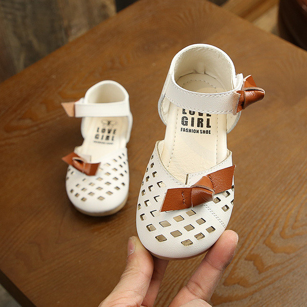 Öko bőrből készült modern gyerekszandál három színben - lányoknak