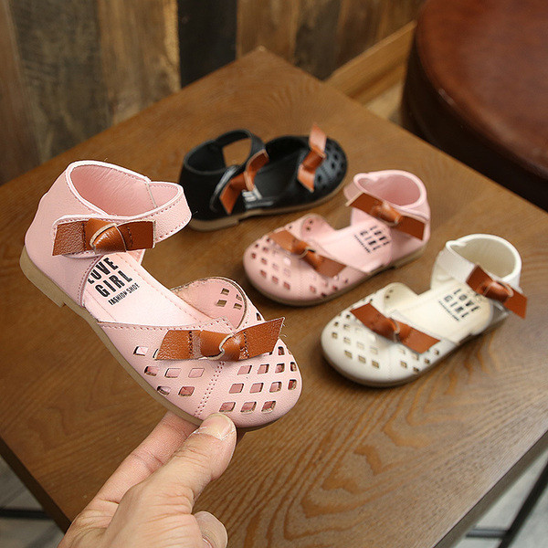 Öko bőrből készült modern gyerekszandál három színben - lányoknak