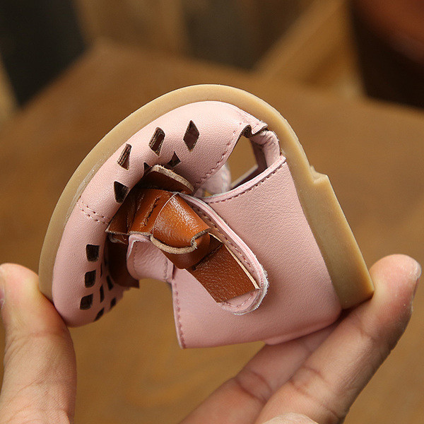 Öko bőrből készült modern gyerekszandál három színben - lányoknak