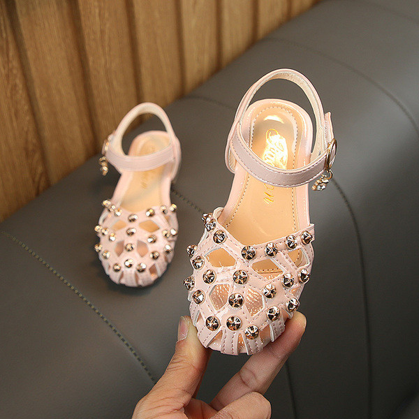 Sandale pentru copii alb și roz cu elemente metalice-pentru fete