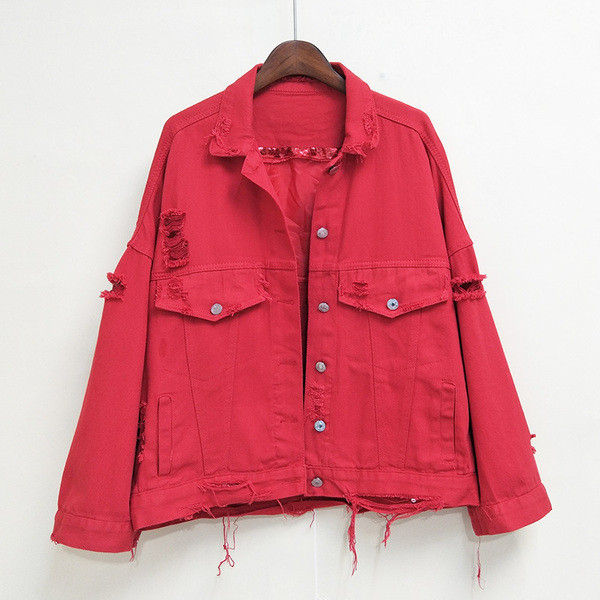 Модерно дамско дънково яке с пайети и разкъсани мотиви в черен и червен цвят 