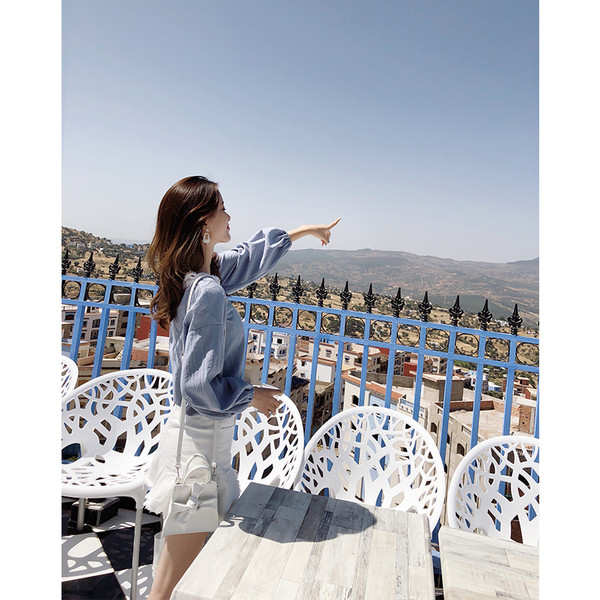 Cămașă de damă cu guler din dantelă și mâneci lungi