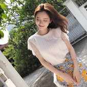 Γυναικεία μπλούζα με δαντελωτά μανίκια σε λευκό χρώμα