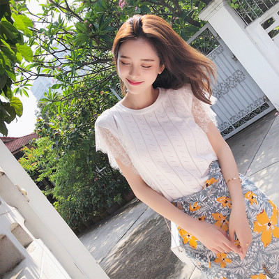 Γυναικεία μπλούζα με δαντελωτά μανίκια σε λευκό χρώμα