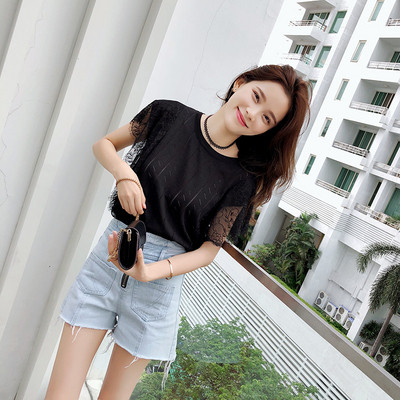 Γυναικεία μπλούζα με δαντελωτά μανίκια σε λευκό χρώμα