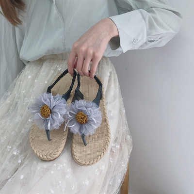 Μοντέρνα γυναικεία σανδάλια με 3D διακόσμηση σε διάφορα χρώματα