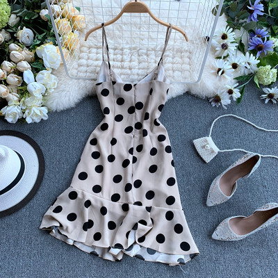 Κομψό γυναικείο  φόρεμα με λεπτές λωρίδες και λαιμόκοψη σε σχήμα V