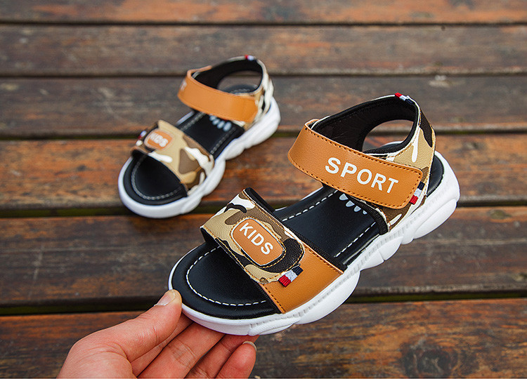 Modern gyerekszandál négy színben - fiúknak