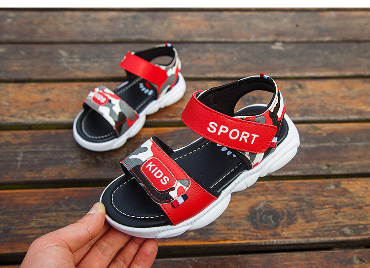 Modern gyerekszandál négy színben - fiúknak