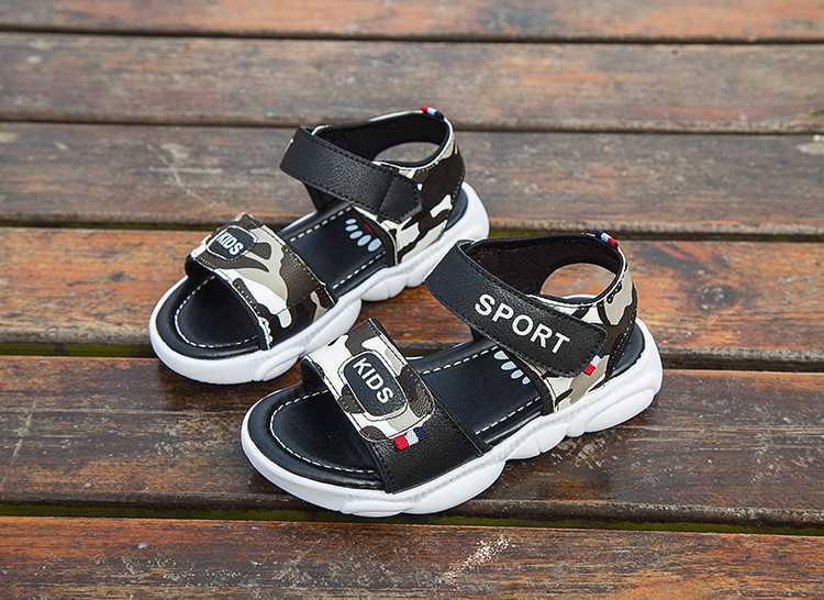 Modern gyerekszandál négy színben - fiúknak