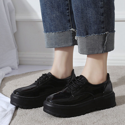 Pantofi eleganti de dama cu talpa inalta in negru