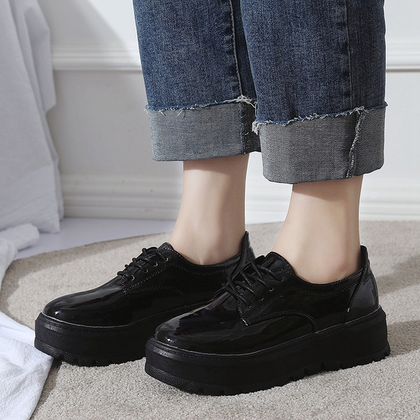 Pantofi eleganti de dama cu talpa inalta in negru