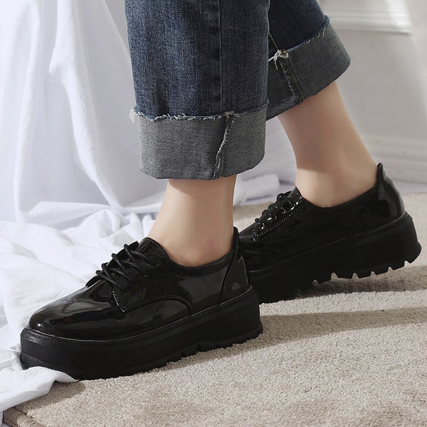 Pantofi eleganti de dama cu talpa inalta in negru