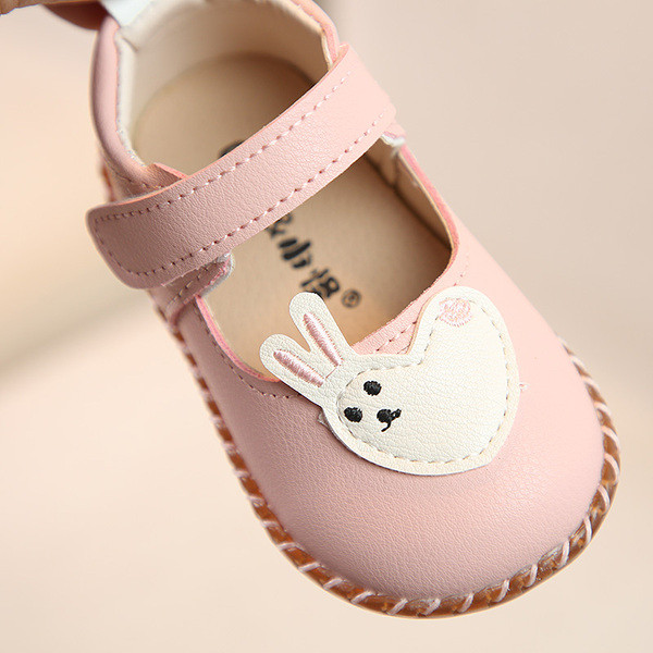 Fehér és rózsaszín babacipő lányoknak