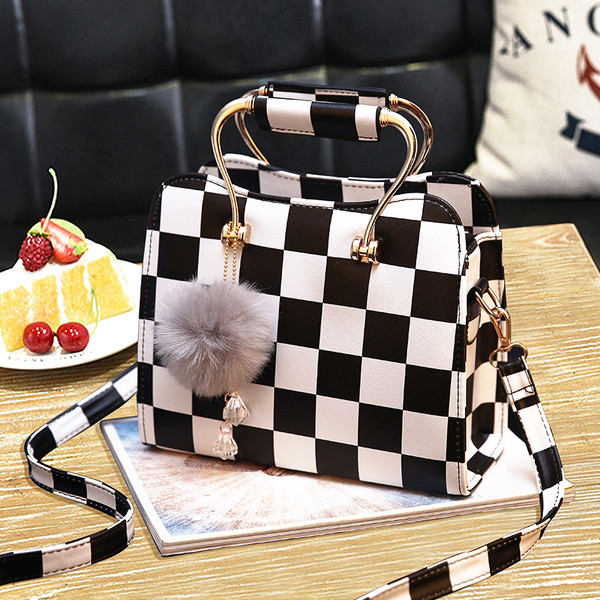 Új modell női táska fém fogantyúval és kiegészítővel