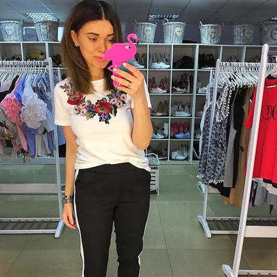 Tricou elegant de damă cu broderie în alb și negru