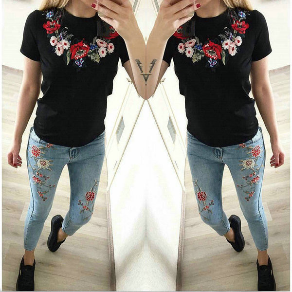 Tricou elegant de damă cu broderie în alb și negru