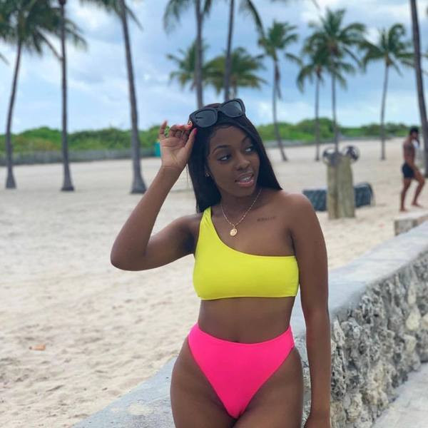 Modern női kétrészes öltöny két színben