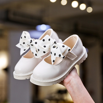Модерни детски обувки за момичета в бял и черен цвят