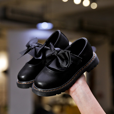 Modern gyerekcipő lányoknak fehér és fekete színben