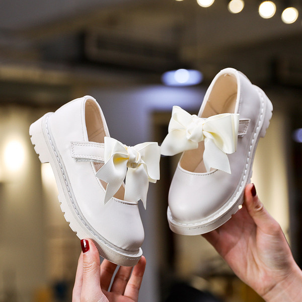 Modern gyerekcipő lányoknak fehér és fekete színben