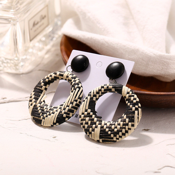 Cercei moderni de dama in trei culori