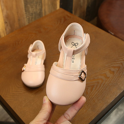 Jelenlegi gyerekszandál lányoknak - három színben