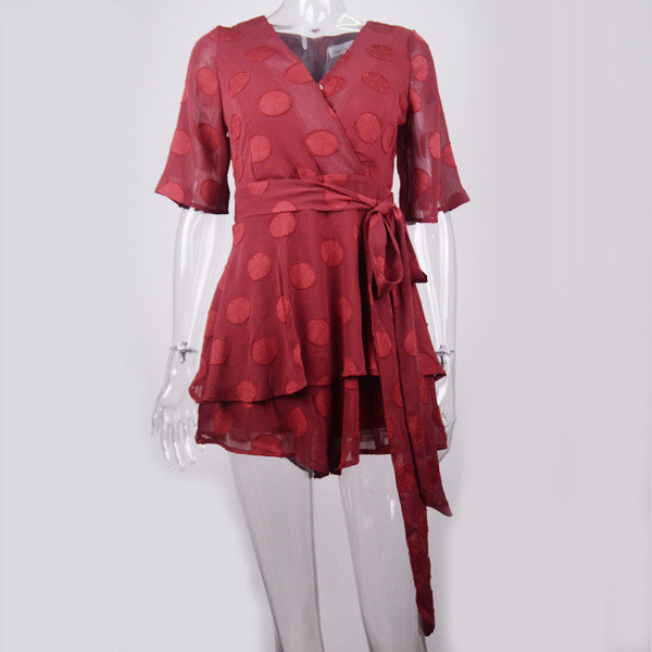 Γυναικεία κομψή κοντή σαλοπέτα  με ντεκολτέ σε σχήμα V