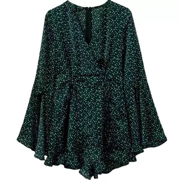 Κομψές γυναικείες φόρμες με βαθύ λαιμόκοψη