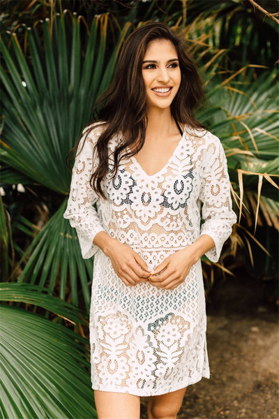 Pareo din dantela de culoare alba si decolteu in V