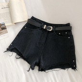 Дамски къси панталони с джобове в черен цвят