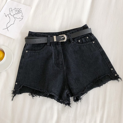 Дамски къси панталони с джобове в черен цвят