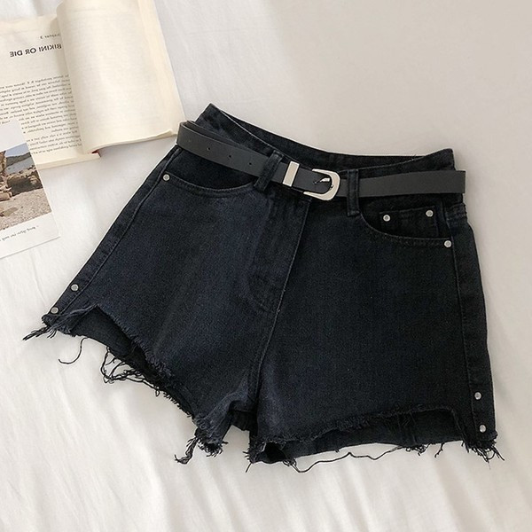 Дамски къси панталони с джобове в черен цвят 