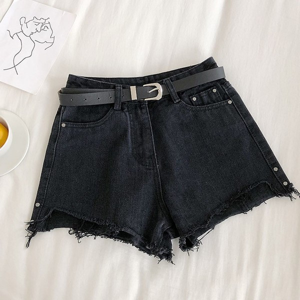 Дамски къси панталони с джобове в черен цвят 