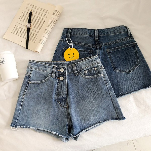 Актуални дамски къси дънки в светъл и тъмен цвят 