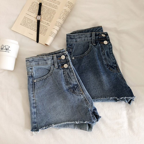 Актуални дамски къси дънки в светъл и тъмен цвят 