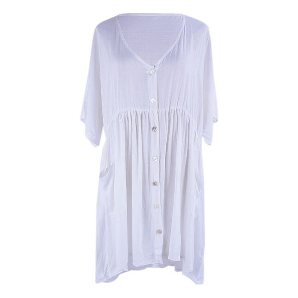 Alkalmi női ruha széles modell gombokkal és zsebekkel fehér és fekete színben