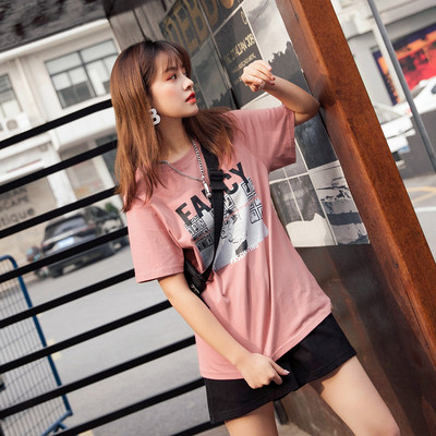 Γυναικείο μπλουζάκι με εκτύπωση σε ροζ και μαύρο χρώμα